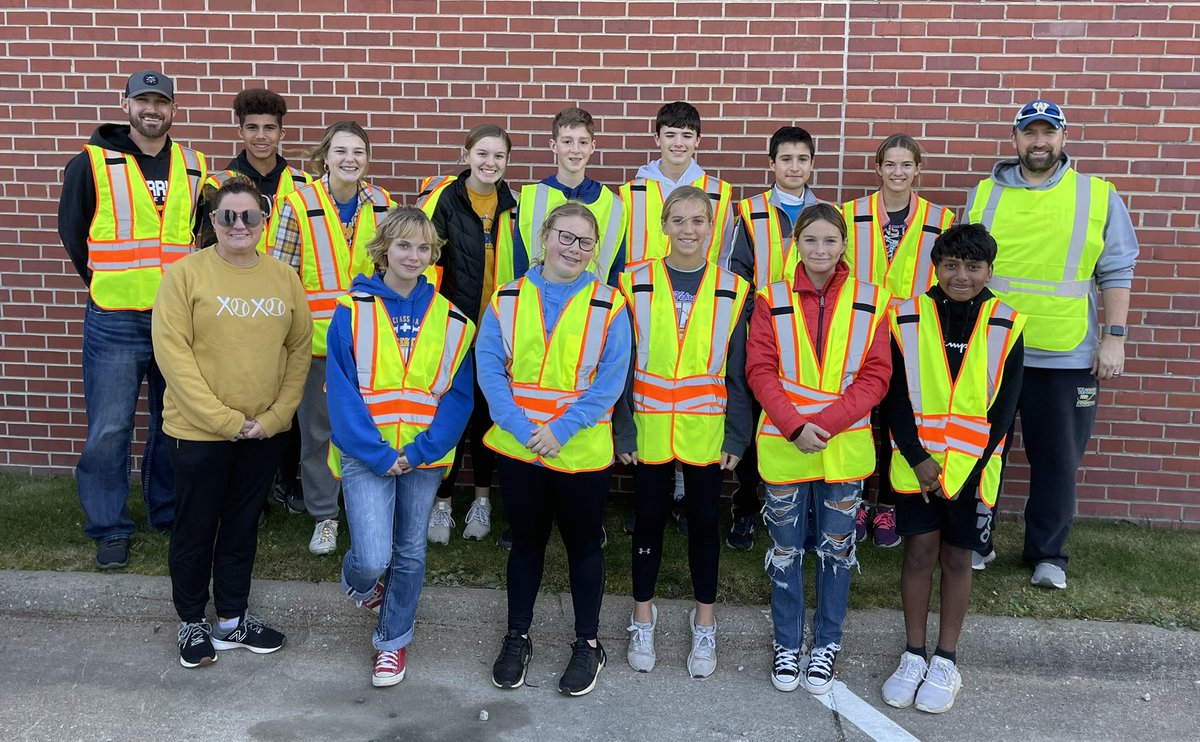 sarahdharris96's tweet photo. Beautiful day to keep the highways clean. Great job WMS student council! @wahoopublic @HooOnTheGo @blavaley @MarcKaminski2 @RealMikeBomar @ntmill2 #GoWahooBlue #ExcellenceEverywhere https://t.co/ICUXsP06n2