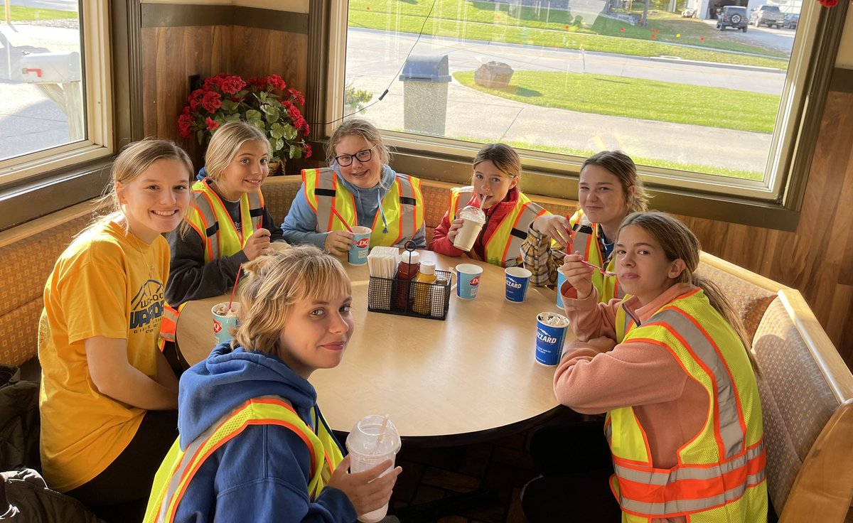 sarahdharris96's tweet photo. Beautiful day to keep the highways clean. Great job WMS student council! @wahoopublic @HooOnTheGo @blavaley @MarcKaminski2 @RealMikeBomar @ntmill2 #GoWahooBlue #ExcellenceEverywhere https://t.co/ICUXsP06n2