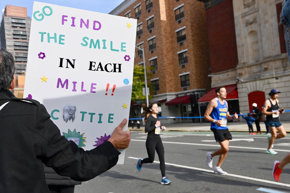 NadezdaTT's tweet photo. "Watching NYC Marathon" 50th Anniversary. Photos by @NadezdaTT for @HCNewspapers #NYCMarathon #NYCMarathon2021 https://t.co/BCjaVnI3FI