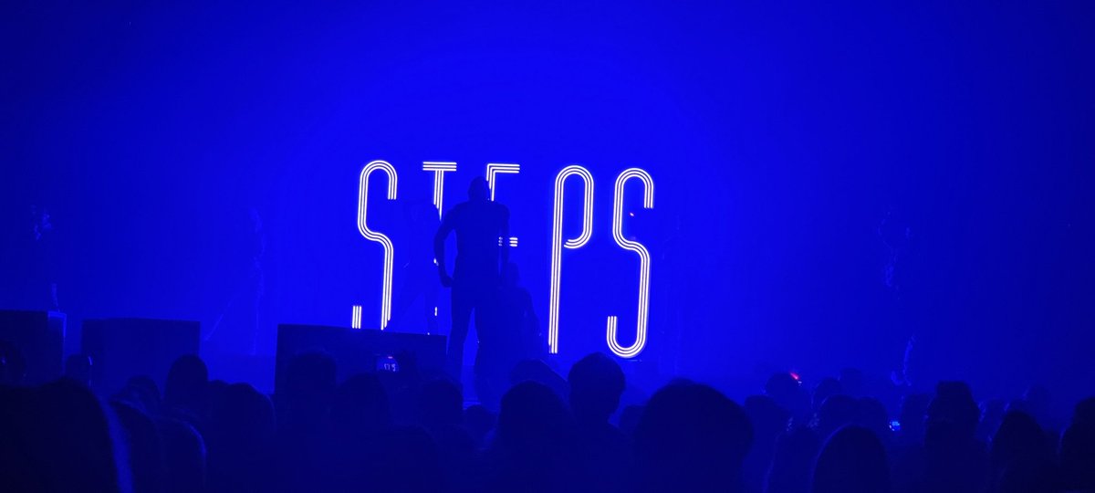 Burnzy84's tweet photo. Best night ever! You guys smashed it at Newcastle and noticed the the other half too 😊 From 5678 to where you guys are now, looking forward to more! @Faye_Tozer @_ClaireRichards @LSLofficial @llatchfordevans @Ianhwatkins https://t.co/n6Td7U0fRt