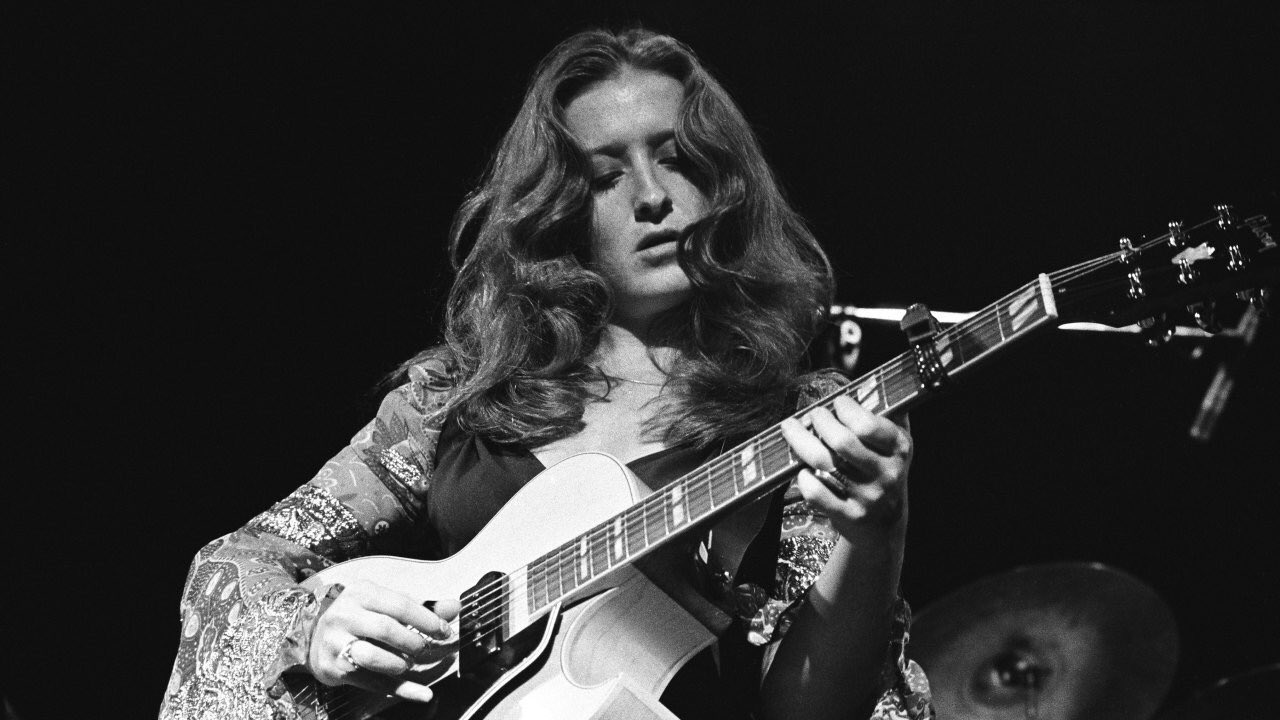 Happy birthday to American blues singer, guitarist, songwriter, and activist Bonnie Raitt, born November 8, 1949. 