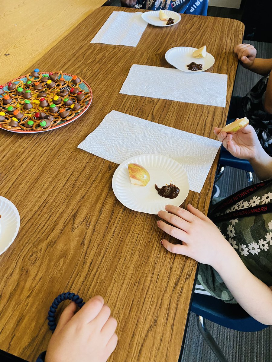 schaefer_kory's tweet photo. How can we use food to bring our community together? First iteration with peer feedback in the books. 
✅Homemade Takis 
✅Donuts 
✅Pizza kits 
✅Chamoy sauce 
✅Granola bars 
✅Cookies 
✅Bread 
Revise and try again next week then off for deliveries and the Farmer’s Market. https://t.co/E839fXGaQy