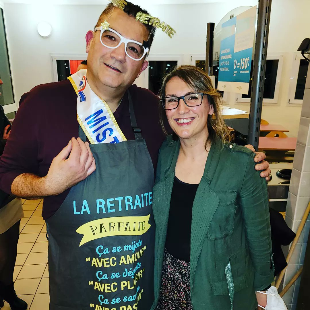 Toute l'équipe était réunie pour célébrer le départ en retraite de Philippe LAFARGE, notre chef cuisto 🥂Un beau moment d'émotions entre collègues. Merci à toi Philippe pour tous ces bons petits plats 🥘 mitonnés et servis avec bonne humeur et avec humour. 
#MFRQuetigny #Retraite