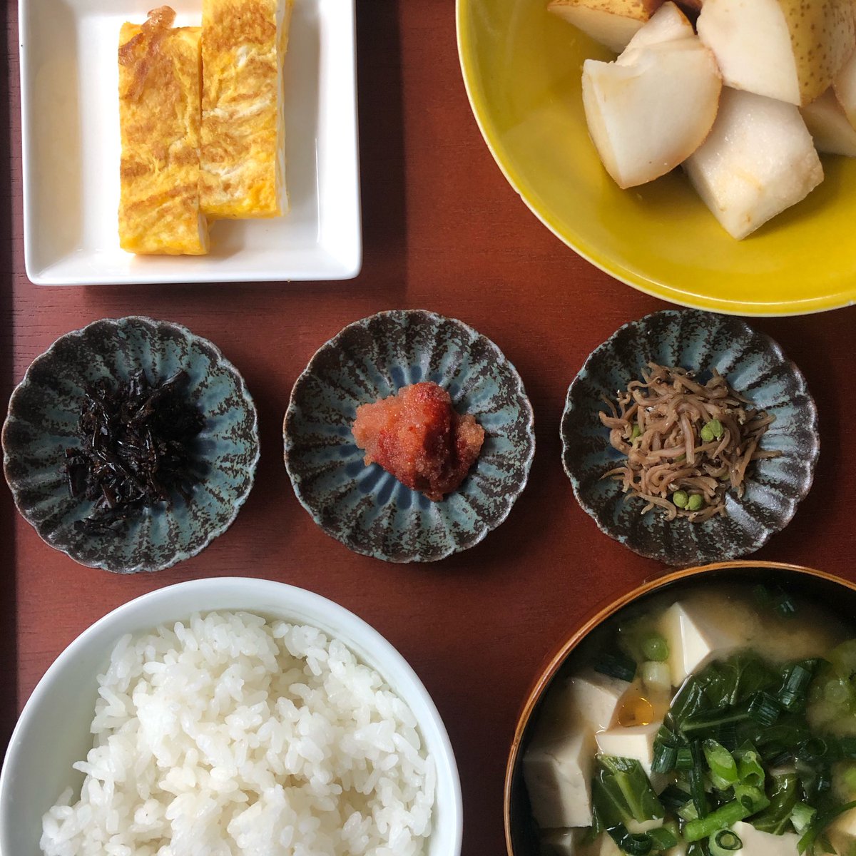 h_shimmon's tweet photo. おはよう火曜日！
今朝は #和食 。
#玉子焼き 、 #お味噌汁 、 #洋梨 ( #ゼネラルレクラーク )。

#JapaneseOmlet  , #MisoSoup and #pear ( #GeneralLeclerc )

#味噌汁 #miso #soup
#フルーツ #fruits
#塩原農園 #ShioharaFruitsFarm
#料理男子 #homecooking
#料理好きな人と繋がりたい https://t.co/XUuWN64x36