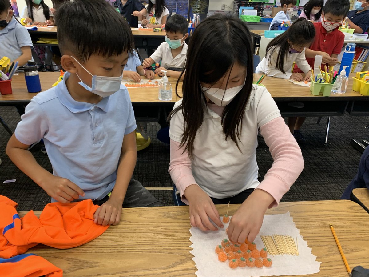 BrandyAcker1's tweet photo. Ss had fun celebrating fall with a fun stem activity; Who can make the tallest tower with gummy pumpkins and toothpicks? Our winner made it to 15 inches! https://t.co/iYvvM3liKl