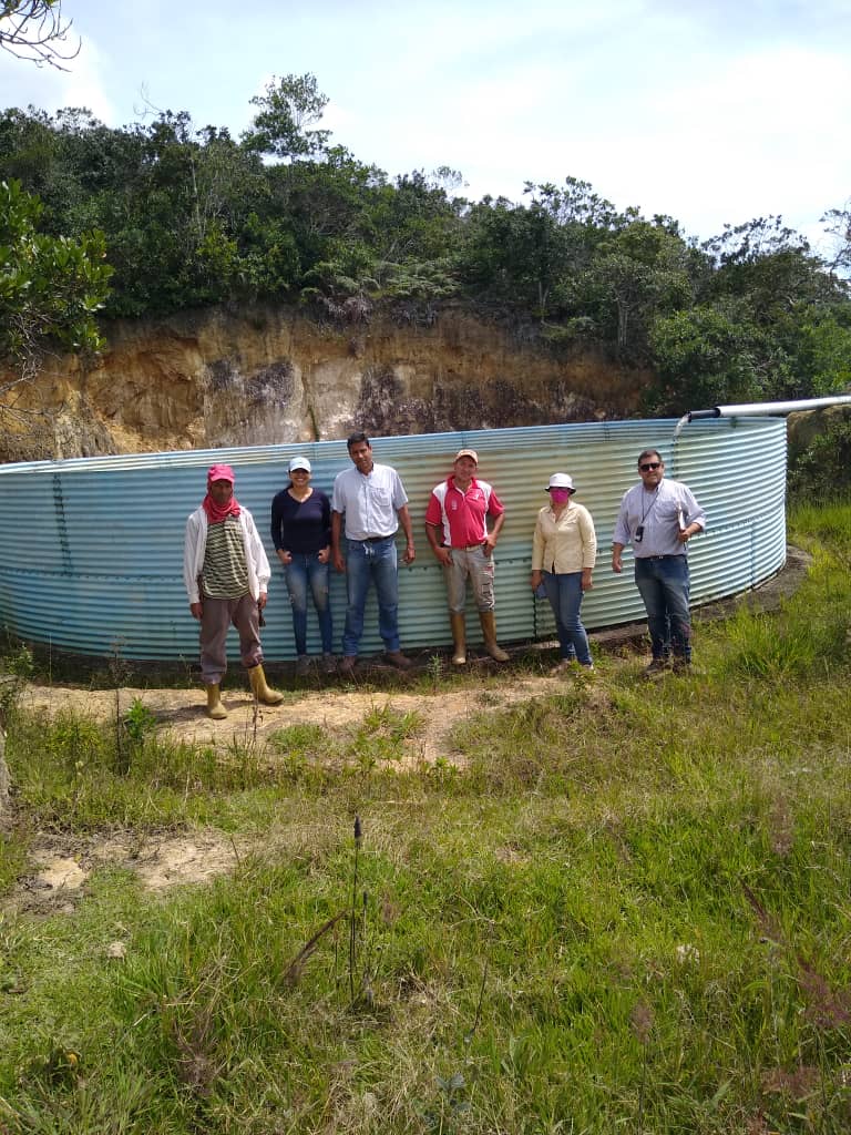 MERIDAIMDERURAL's tweet photo. El trabajo del gobierno regional @RamonGuevaraMRD, desplegado a través de Imderural @rafaelaraqueroa en las comunidades rurales no se detiene. Los ingenieros: Franko Izarra, Héctor Valero y Arq. Eglee Belandria inspeccionaron el Sistema de Riego "Escuque" en el Mcpio  Campo Elías https://t.co/VZs7xRATZ7