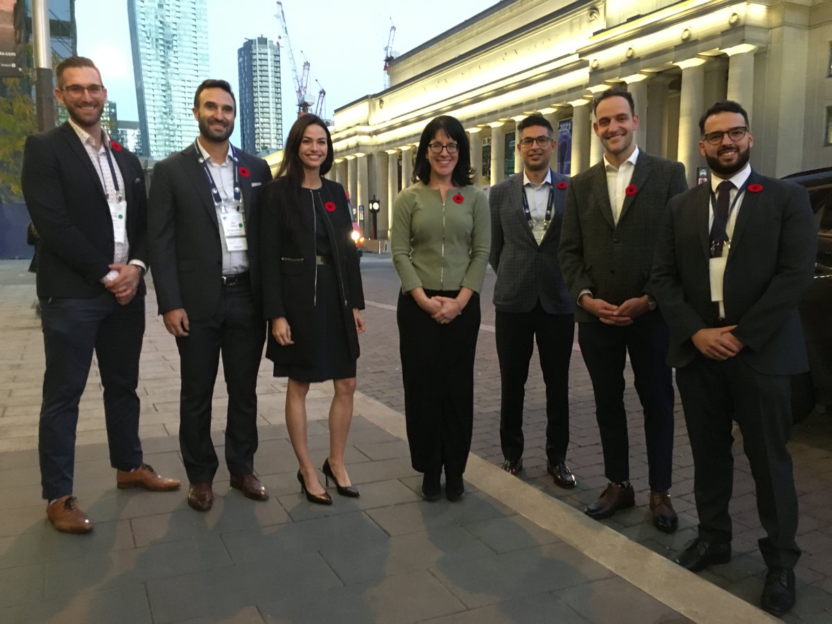 LOJIQ's tweet photo. ▶️EN DIRECT | Des jeunes du Qc, membres du @JeuneleaderFEIA, ont été reçus par @slebel19 lors du Toronto Global Forum pour une discussion sur la place des jeunes à la relance économique.
Une rencontre possible grâce à @catherinetadros, membre du CA de l’OQMJ. 
📸@QuebecToronto https://t.co/9iVE9aI0es