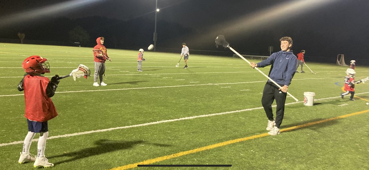 BravesHSLax's tweet photo. I love our guys! They are special young men. Always giving back and being great role models to future our Braves. @pbirnie88 @alexkaplan74 @carle_grant @jakehorowitz18 @AnthonyMacchio2 @MHSBraves @MHSBravesSports https://t.co/GFiyqRnzoZ