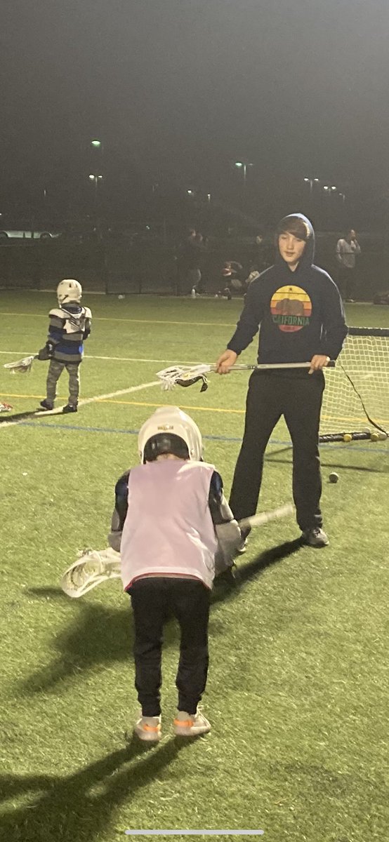 BravesHSLax's tweet photo. I love our guys! They are special young men. Always giving back and being great role models to future our Braves. @pbirnie88 @alexkaplan74 @carle_grant @jakehorowitz18 @AnthonyMacchio2 @MHSBraves @MHSBravesSports https://t.co/GFiyqRnzoZ