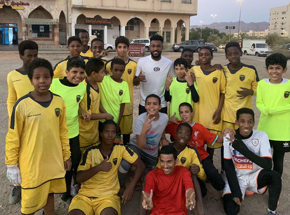 IttiMania's tweet photo. مهند الشنقيطي مع ابناء حارته 💛 https://t.co/3IyH4Tw4yG