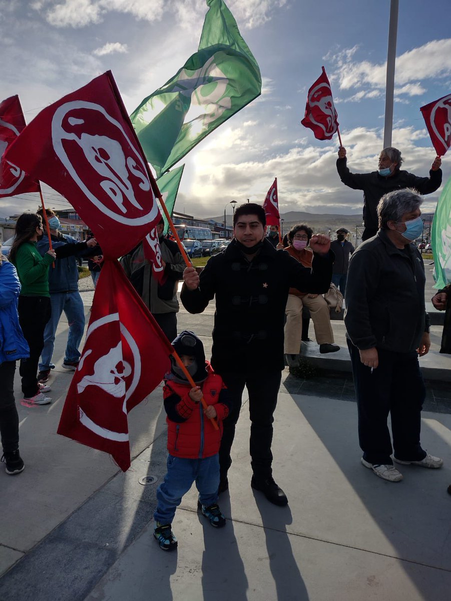 basespsconboric's tweet photo. Desde #PuntaArenas se siguen sumando apoyo desde la bases socialistas a @gabrielboric #presdiente #Seguimos 🌳🗳1️⃣ https://t.co/y7N9Fe4kqV
