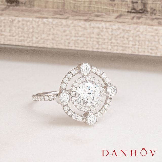 DanhovJewelry's tweet photo. Engagement rings are so symbolic, and can have a different meaning for each person who wears one ✨ What story will your engagement ring tell? 💍 || https://t.co/kfHfIYZxC0 #Danhov #jewelry #womensjewelry #accessories #engagementring #diamondring #haloengagementring #diamond https://t.co/6c725xH1EC