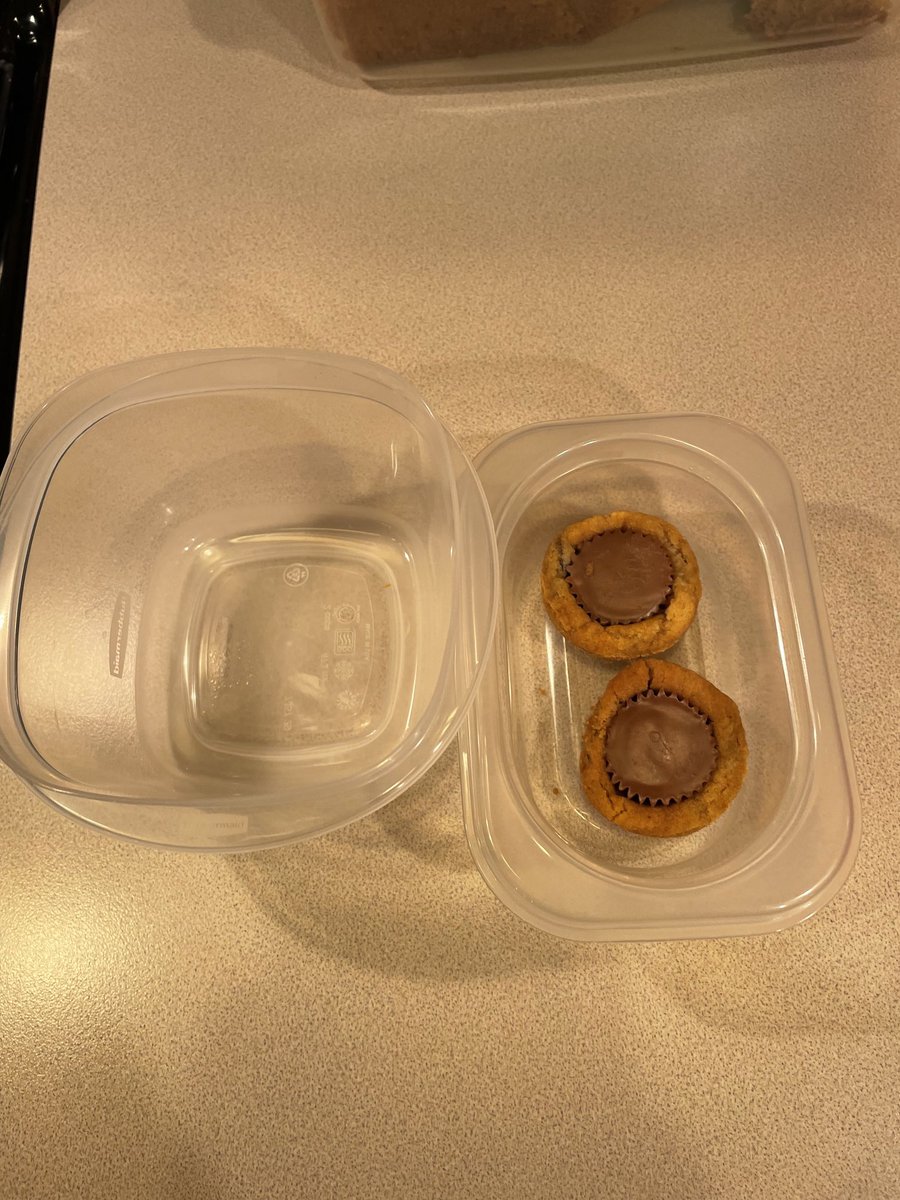 2kbeach's tweet photo. So my wife trades the container on the left for the container on the right to “save room.”  The dishwasher is broke. And I do all the dishes. #whyme #callmylawyer https://t.co/DI5d3iLp1B