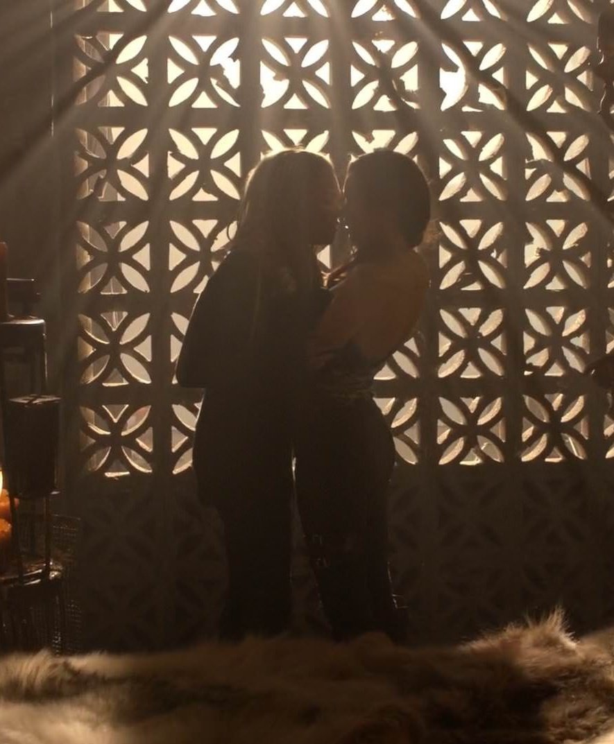 _FandomPoll's tweet image. Ship Showdown [WINNER]

                       #clexa
                 Clarke &amp;amp; Lexa 

after a hard fought battle, clexa has come up on top! from 22 ships to the last one standing. congrats clexa fandom!