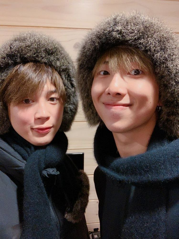 shinedreamtk's tweet photo. #TheGroup #BTS #PCAs 
🥺🥰🥰Такие милые и такие родные💜💜 https://t.co/WT3oBaF66f