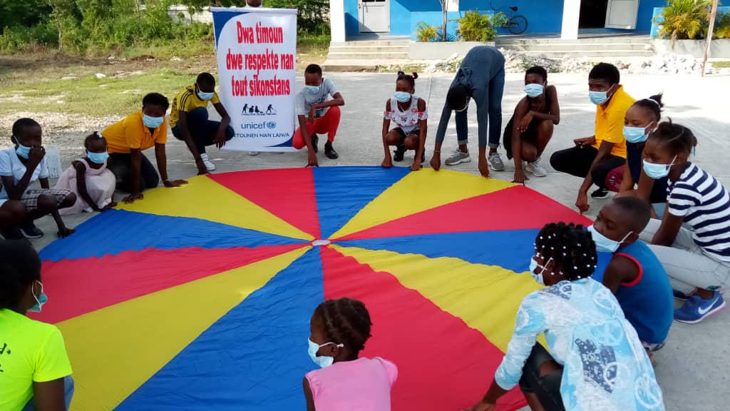 fondZanmiTimoun's tweet photo. Activités ludiques et récréatives avec les enfants des Espaces Amis des Enfants ( #EAE ) de la Fondation "Zanmi Timoun" dans les communes de la Région des Nippes.
En collaboration avec:
#Unicef #IBESR #BPM #DPC #MCFDF
👉: https://t.co/dV911QMjt2 https://t.co/jOx6dAAPSh