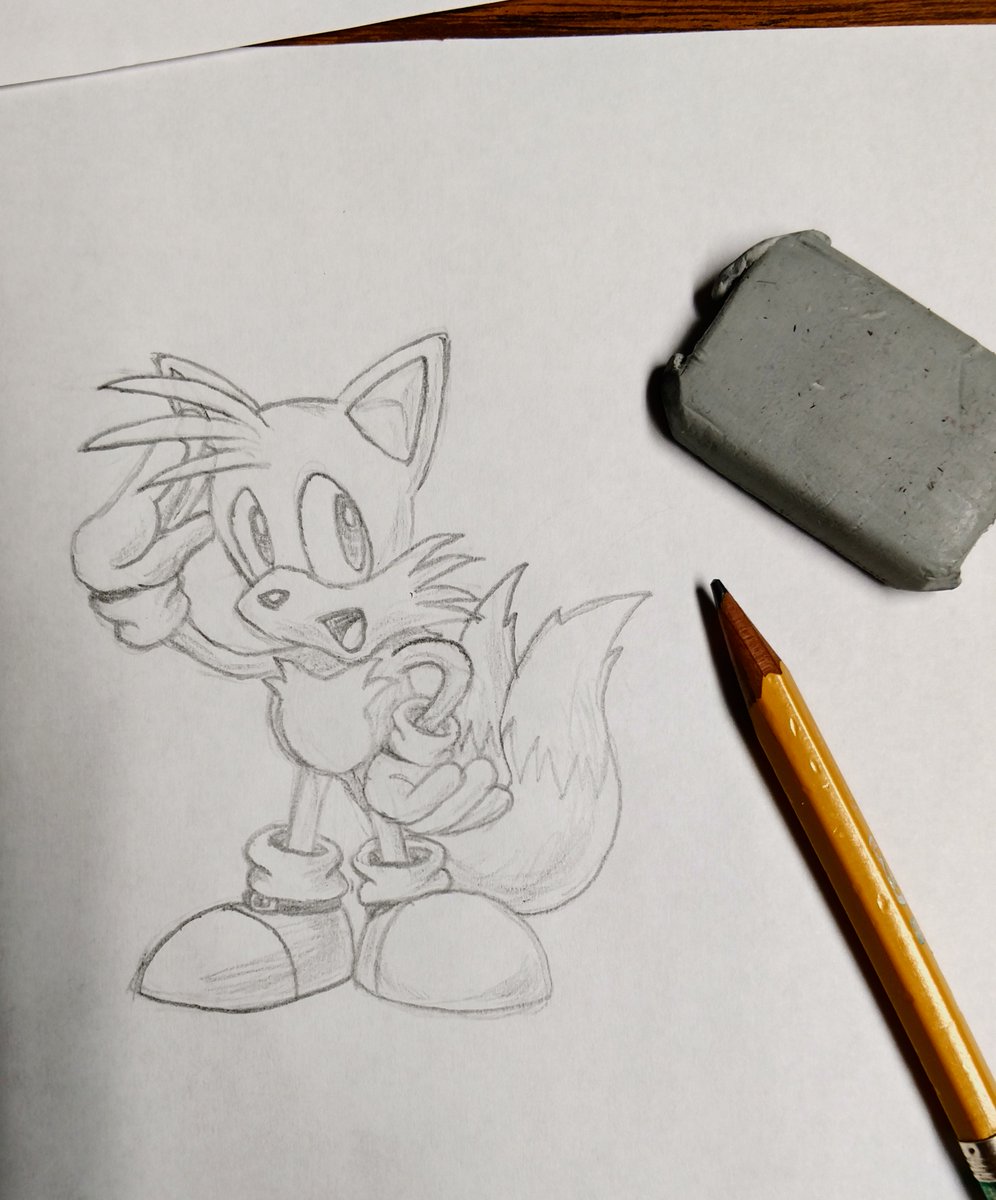 BlueEmeraldX's tweet photo. @sonic_hedgehog Here ya go! From memory! Tried to draw Classic Tails with his Sonic Advance pose.
I have a good memory. =P https://t.co/LBlfK2AXAm