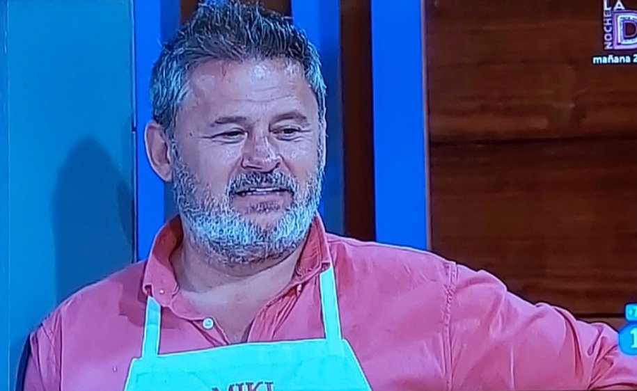 Brujaycotilla's tweet photo. La risa me he pasado con Miki todo el programa 
- ¿Hay petalos de hibisco?
- Sí, aquí
- Vale no los necesito 😂😂😂
#MCCelebrity https://t.co/MIV6Utvpvf