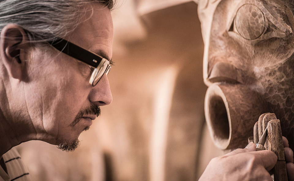 VanArtGallery's tweet photo. Congratulations to Haida master carver #JimHart, recipient of 2021 #AudainPrize for Visual Art! It was a thrill to experience Hart &amp; his apprentices carving "The Dance Screen (The Scream Too" on site in 2012-14. Did you have the chance to see him at work? https://t.co/8qq6Tz5t6c https://t.co/GUUtY3Y9H3