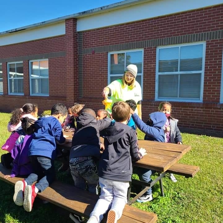 HubbsFarmNC's tweet photo. We enjoyed carrying our Traveling Farmer Program to Lckerr School this morning!
#HubbsFarmNC #travelingfarmer #2021fallseason #NCFieldTrips https://t.co/BTkts4pWuZ