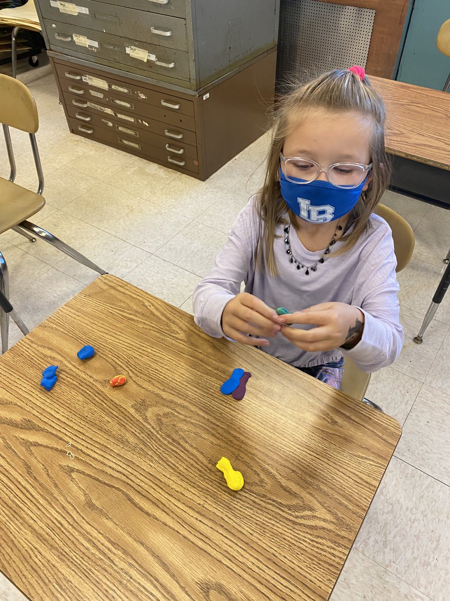 Today 1st grade artists used Model Magic to learn how the primary colors can be mixed to create the secondary colors! Then, they created sea creatures with the primary and secondary colored clay. Such a fun hands on learning experience!