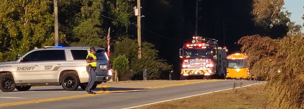 ffshifflett's tweet image. Early this morning on Hwy 127 at Roberts/Old Perry Rd. Vehicle vs 2 school buses in Perry,Ga #fire #schoolbuscrash #gafire