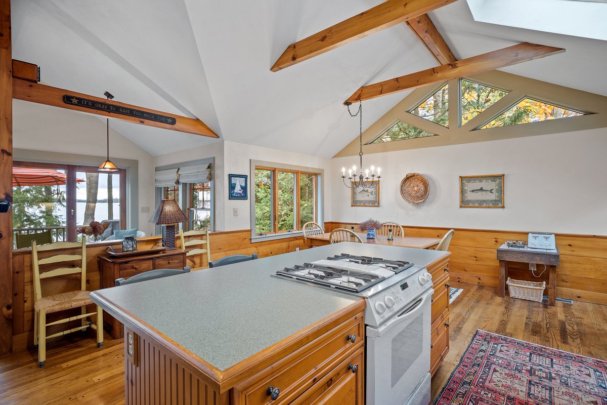 WolfReel's tweet photo. Home Crush Monday!

#allanwolf #wolfreel #interiordesign #architecture #dreamhome #homedecor #commercialphotography #NHrealestate #NHrealty #newhampshire #VisitNH #LakesRegion #branding #brandingphotography #lakeside https://t.co/mzJg2X1O8o