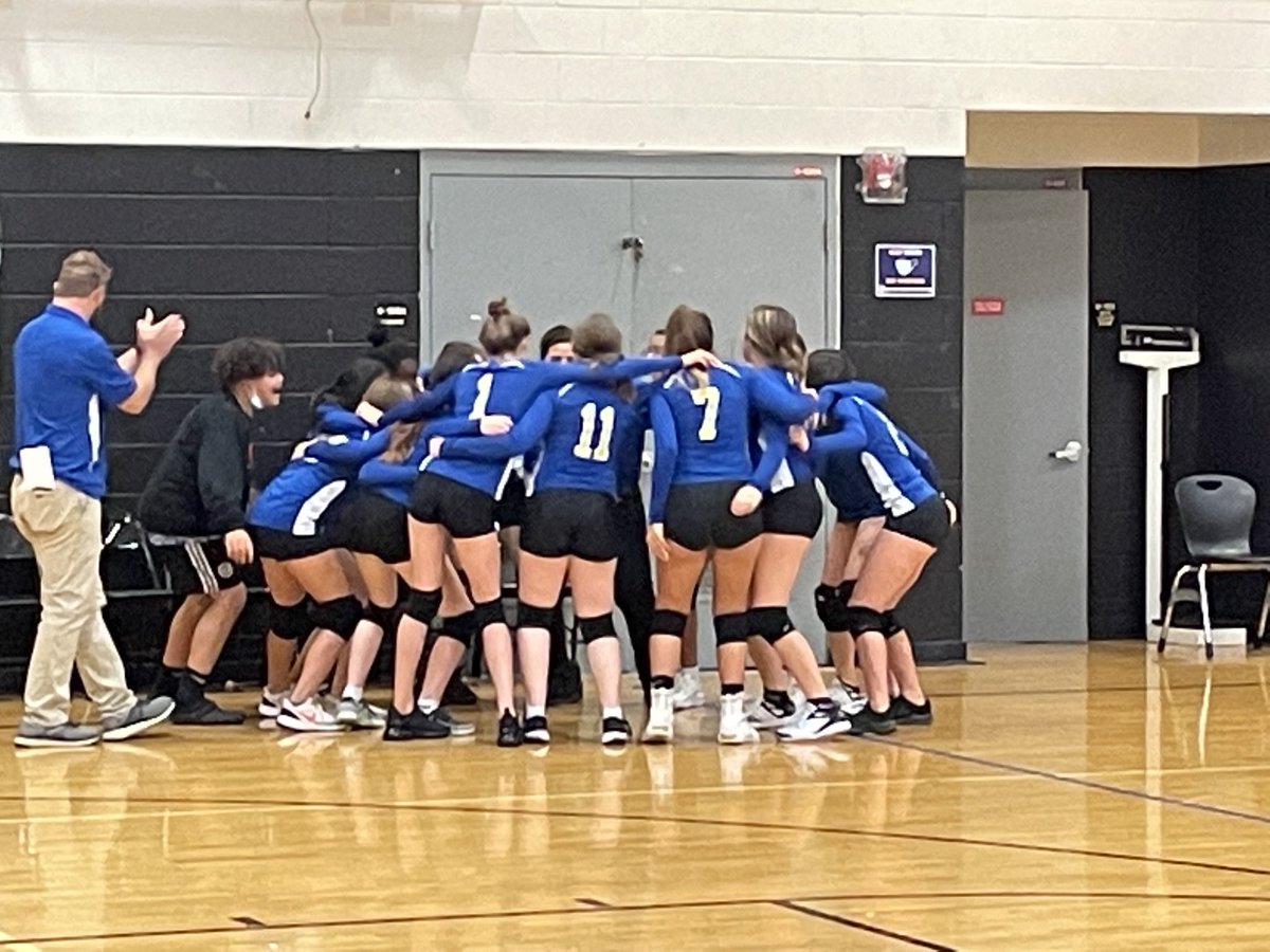 AnnCole45072119's tweet photo. Hey CALOOSA MS! Join me in congratulating the Lady Cougar volleyball team as they won the first game against Mariner MS! https://t.co/s1QqOgRhHg