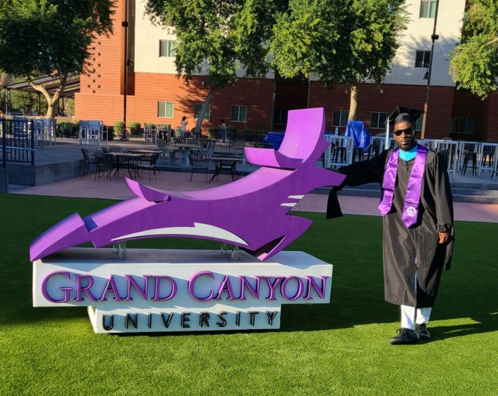 norsvp7's tweet photo. #GCUGrad2020 Congratulations Jason ❤💋 https://t.co/T8Elj2HQ3F