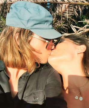 theodoretjoel's tweet photo. manifesting circle:

                     🕯     🕯
           🕯                         🕯
              nueva foto beso
       🕯          sangore         🕯
                     🥺👩🏾‍🤝‍👩🏼
           🕯                         🕯
                    🕯       🕯 https://t.co/BHNEIPkiLZ