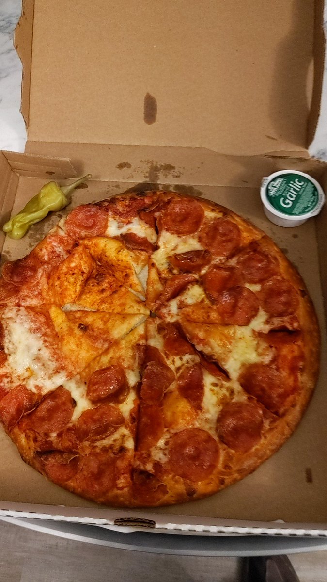 madmandoodles's tweet photo. @PapaJohns c'mon man! https://t.co/ytVkUEJWiQ