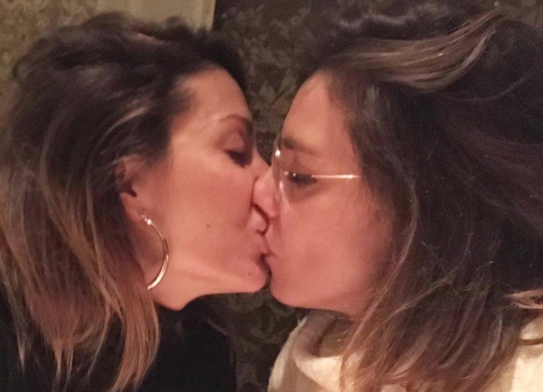 theodoretjoel's tweet photo. manifesting circle:

                     🕯     🕯
           🕯                         🕯
              nueva foto beso
       🕯          sangore         🕯
                     🥺👩🏾‍🤝‍👩🏼
           🕯                         🕯
                    🕯       🕯 https://t.co/BHNEIPkiLZ
