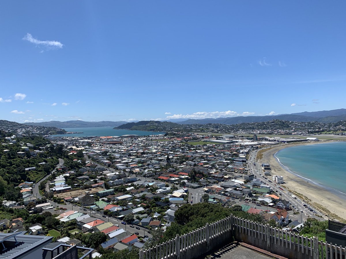 LovegroveMike's tweet photo. Three days of glorious Wellington weather in a row! 🤯

Forgive me if recency bias has taken hold, but has this ever happened before? 

#happydays https://t.co/dZFEvBlyBm