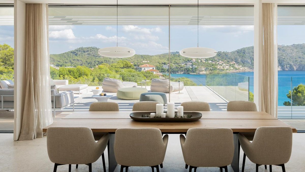 AlmostHomeFL's tweet photo. A Modern Waterfront Villa With A Deck To Die For [Video]: A Modern Waterfront Villa With A Deck To Die For [Video] https://t.co/U28usGhWGa via @HomeDesigning https://t.co/37sC57U67M https://t.co/NUkFGzG95r