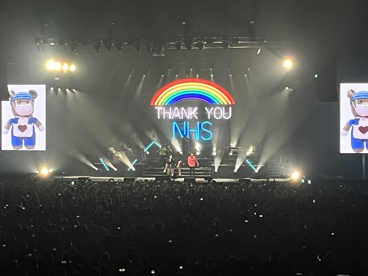 RachelWhite18's tweet photo. Thank you @rickastley and crew and @KTTunstall for the amazing NHS concert tonight. Was such a great night! Loved every minute 💙 xx https://t.co/3yHed3vGRX