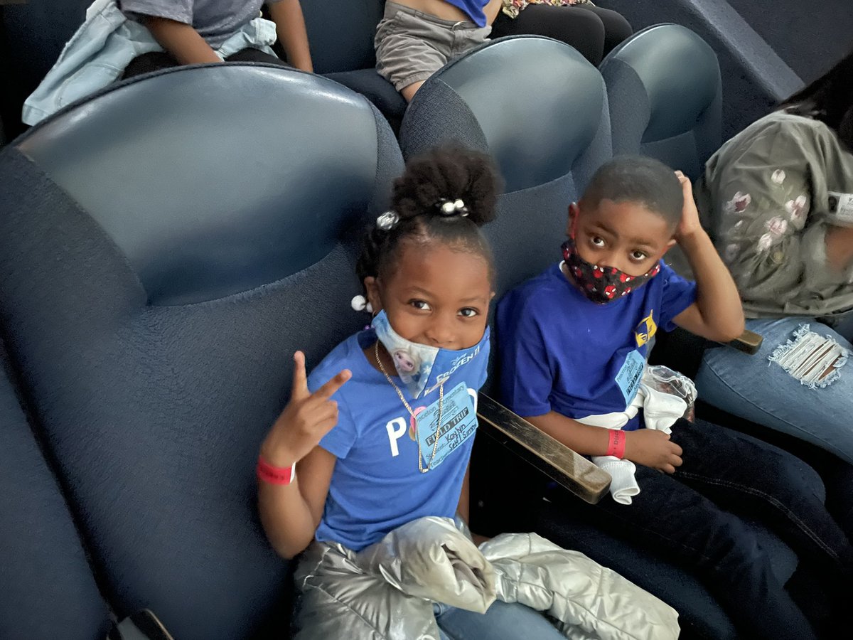 simmskinderland's tweet photo. First field trip of the year and first bus ride for a lot of these Kinders! 🚌 🧪🔭❤️ https://t.co/UYluA5EUbp