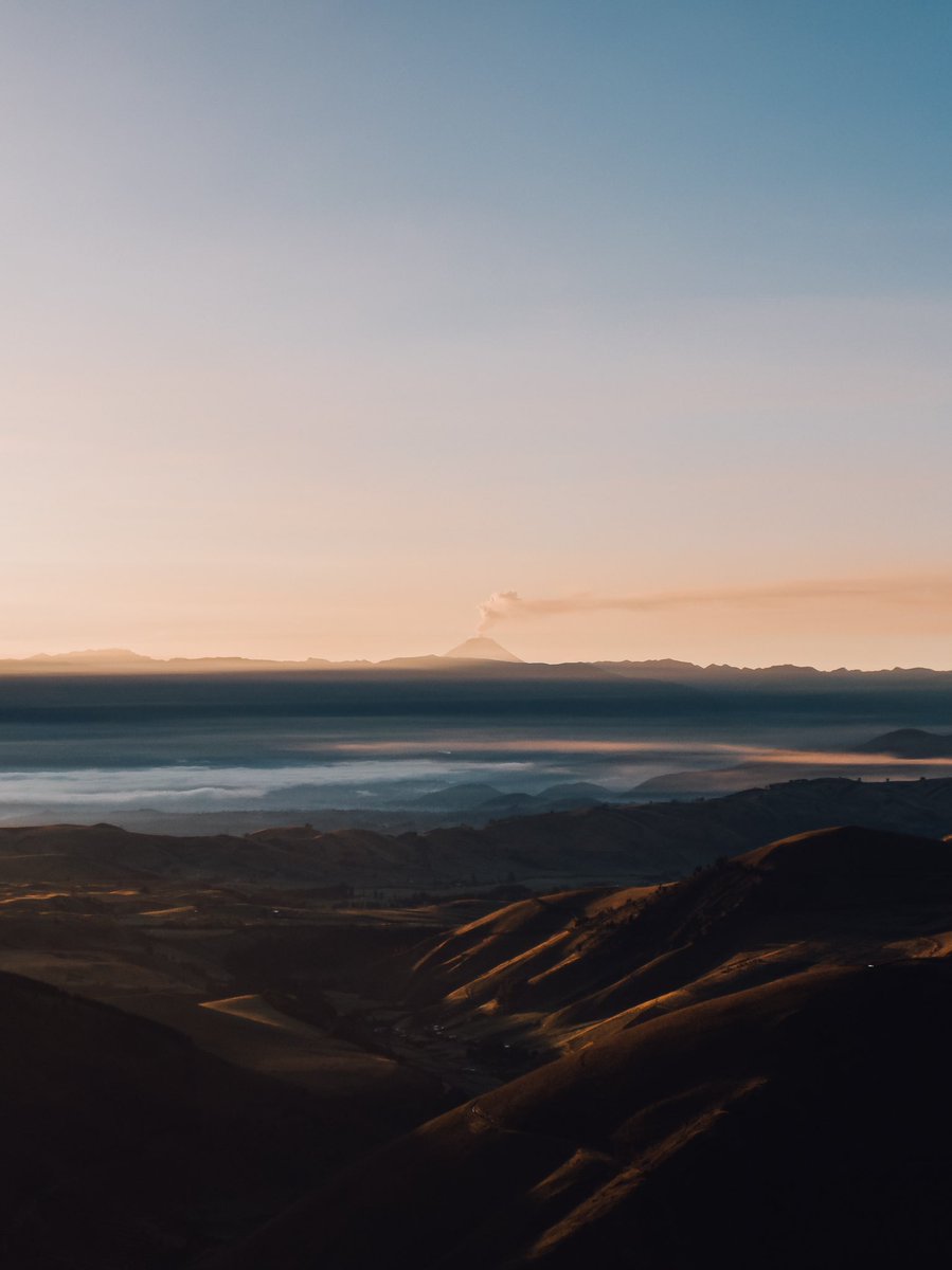 santander108's tweet photo. GN 🤘🏻 everyone last post of a photo that I take of Sangay Volcano and layers of mountain hope u like it 📸🤘🏻 #Sangay #Chimborazo #ecuador #NFT #NFTCommunity #nftphotography #nftcollector #mountainlayers #layers https://t.co/dsQzHKbuAo