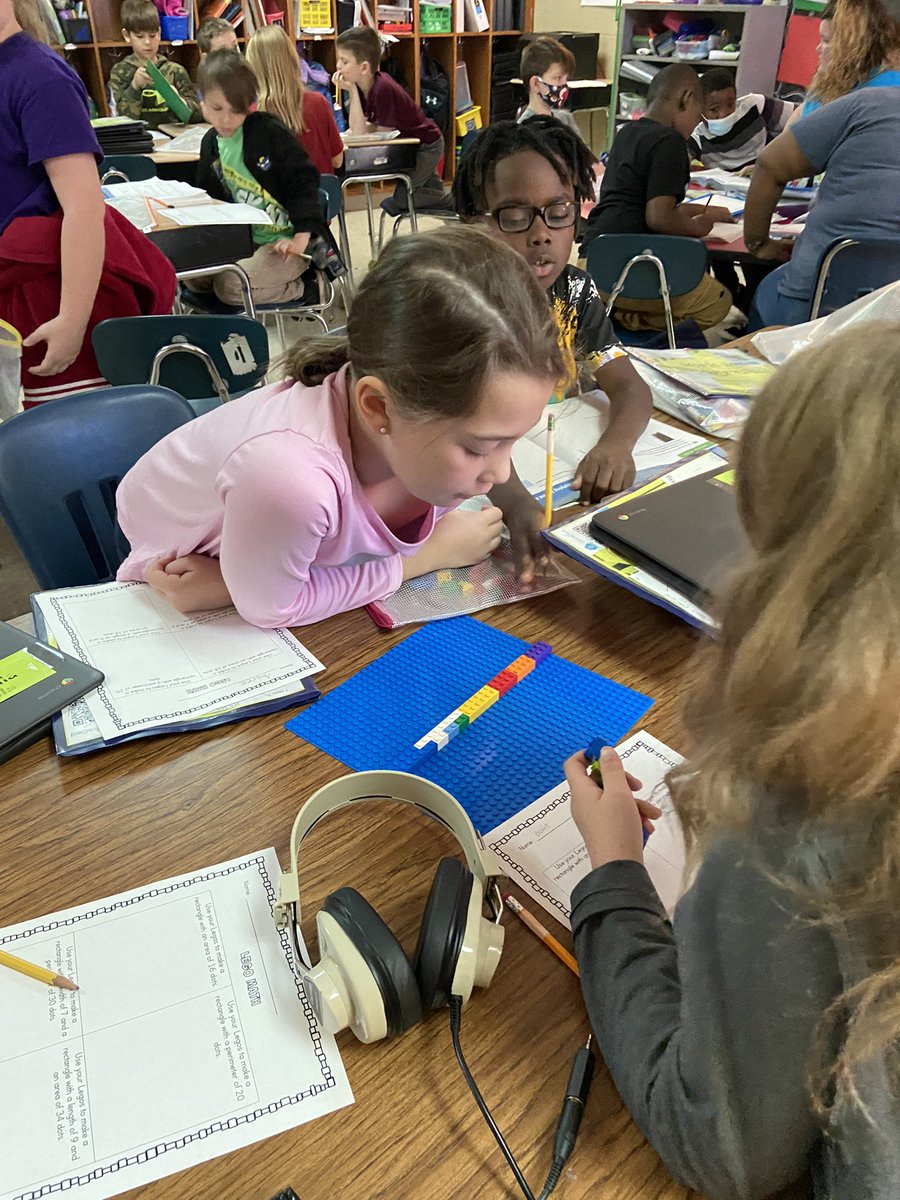 TinaNeese's tweet photo. Learning about perimeter and area using Legos. #LEGO #NationalSTEMDay #BuzzWorthy @howellprincipal @howell_stem https://t.co/qGabGekFfk