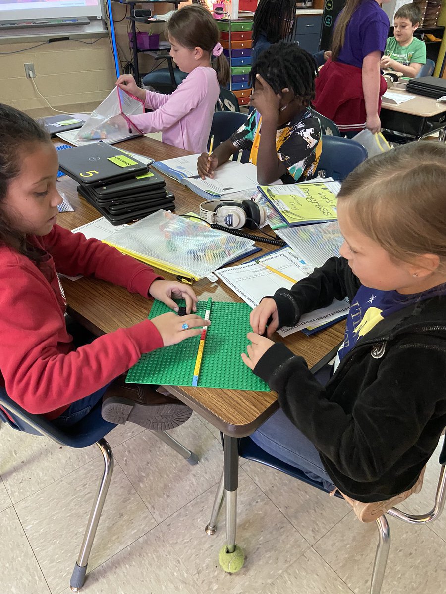 TinaNeese's tweet photo. Learning about perimeter and area using Legos. #LEGO #NationalSTEMDay #BuzzWorthy @howellprincipal @howell_stem https://t.co/qGabGekFfk