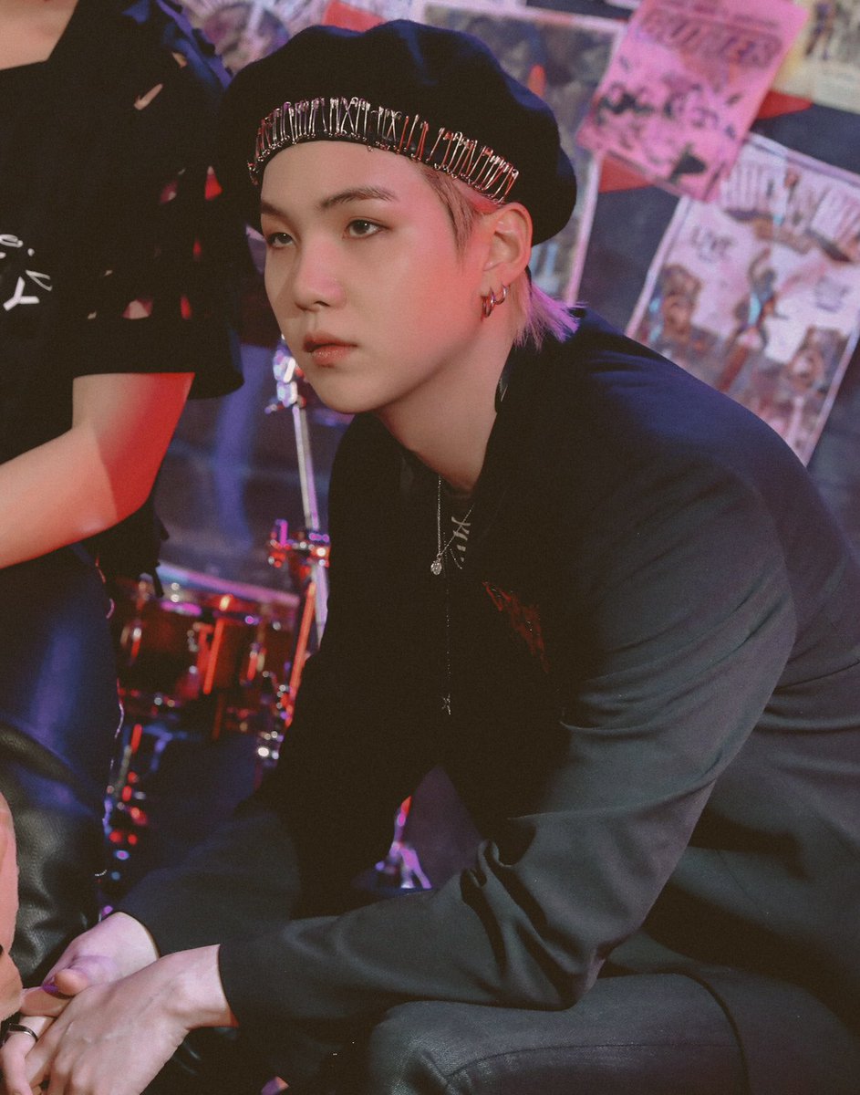 d2wings's tweet photo. I can’t move on from this look https://t.co/aVcreUUjeS