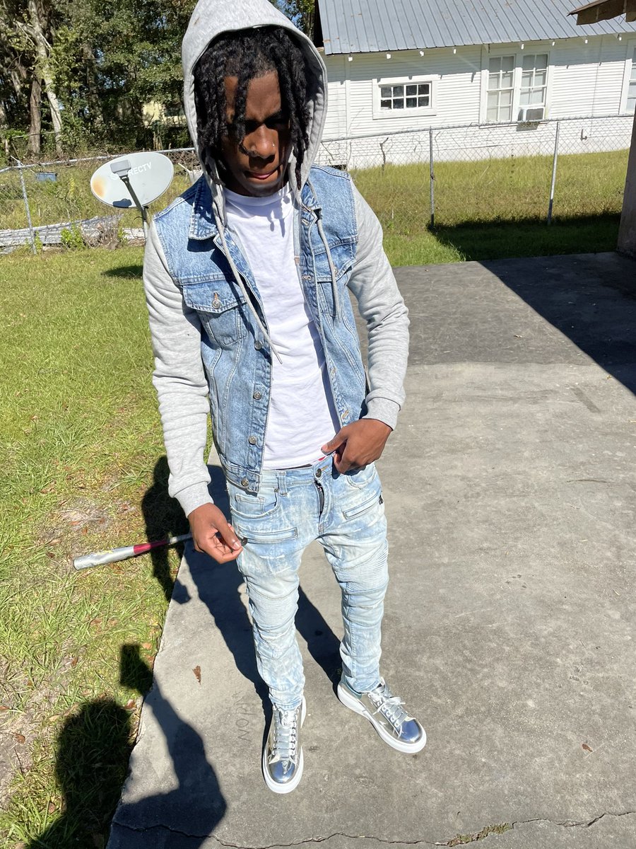 1400blknu's tweet photo. stay fresh in all my pictures, icy like december winter❄️ #Da1theyaintExpect⭐️ https://t.co/BtsNi7e0ZG