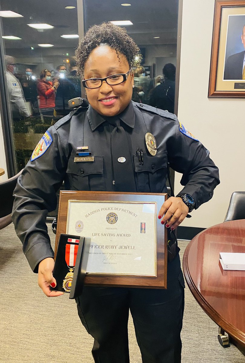 At tonight’s Madison City Council meeting, Officer Ruby Jewell was awarded the PD’s Life Saving Award for her rescue efforts in service of a Liberty student earlier this year. Officer Jewell is a treasure. We are proud to have her as a member of the Liberty family. #mcslearn ❤️🦁