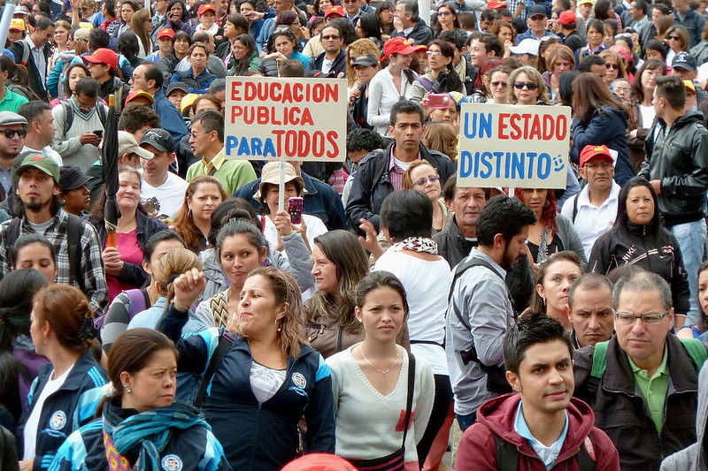 elturbion's tweet photo. #AlertaDefensorasCO Colombia 🇨🇴 es el país con más asesinatos de sindicalistas en el mundo. En "La palabra bajo fuego" te contamos la lucha de las maestras de @fecode contra la impunidad. #MujeresDefensoras #DefensorasDeLaTierra #COP26 #DefensorasEnCOP26 https://t.co/blWQHZQFFB https://t.co/BjtMs9GNO1