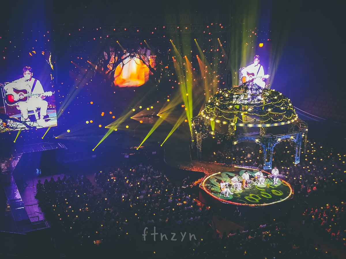 notyourwinda's tweet photo. The most beautiful stage that DAY6 ever have. #Scentographer, please make this stage comeback π₯Ίβ¨ https://t.co/hUU0bOt9MW