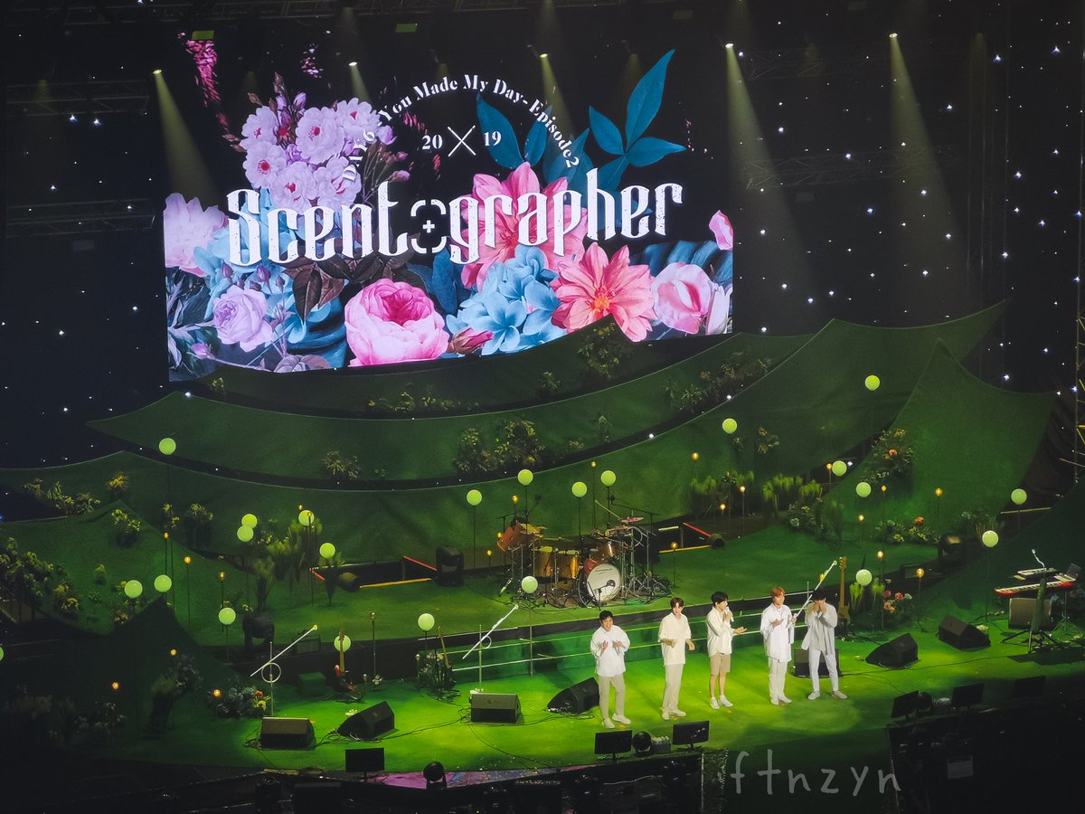 notyourwinda's tweet photo. The most beautiful stage that DAY6 ever have. #Scentographer, please make this stage comeback π₯Ίβ¨ https://t.co/hUU0bOt9MW