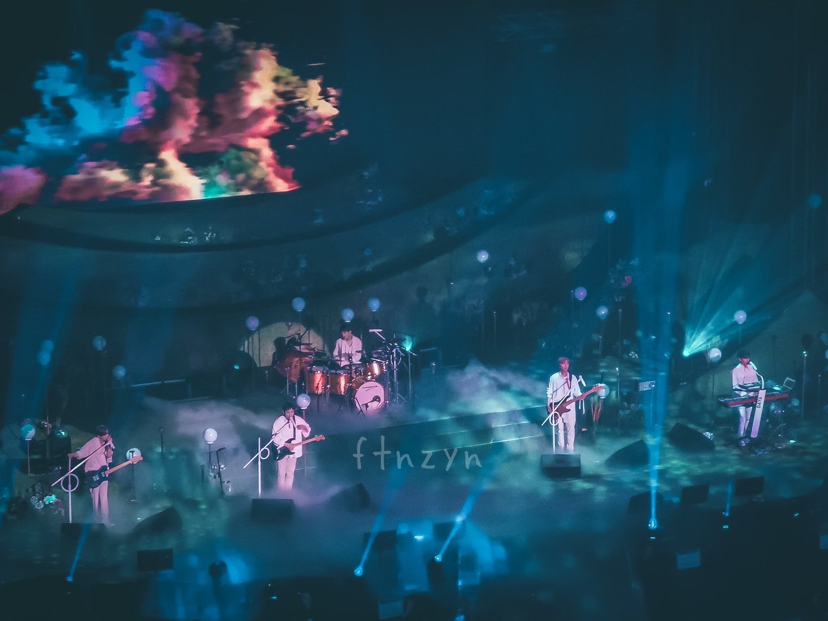 notyourwinda's tweet photo. The most beautiful stage that DAY6 ever have. #Scentographer, please make this stage comeback π₯Ίβ¨ https://t.co/hUU0bOt9MW