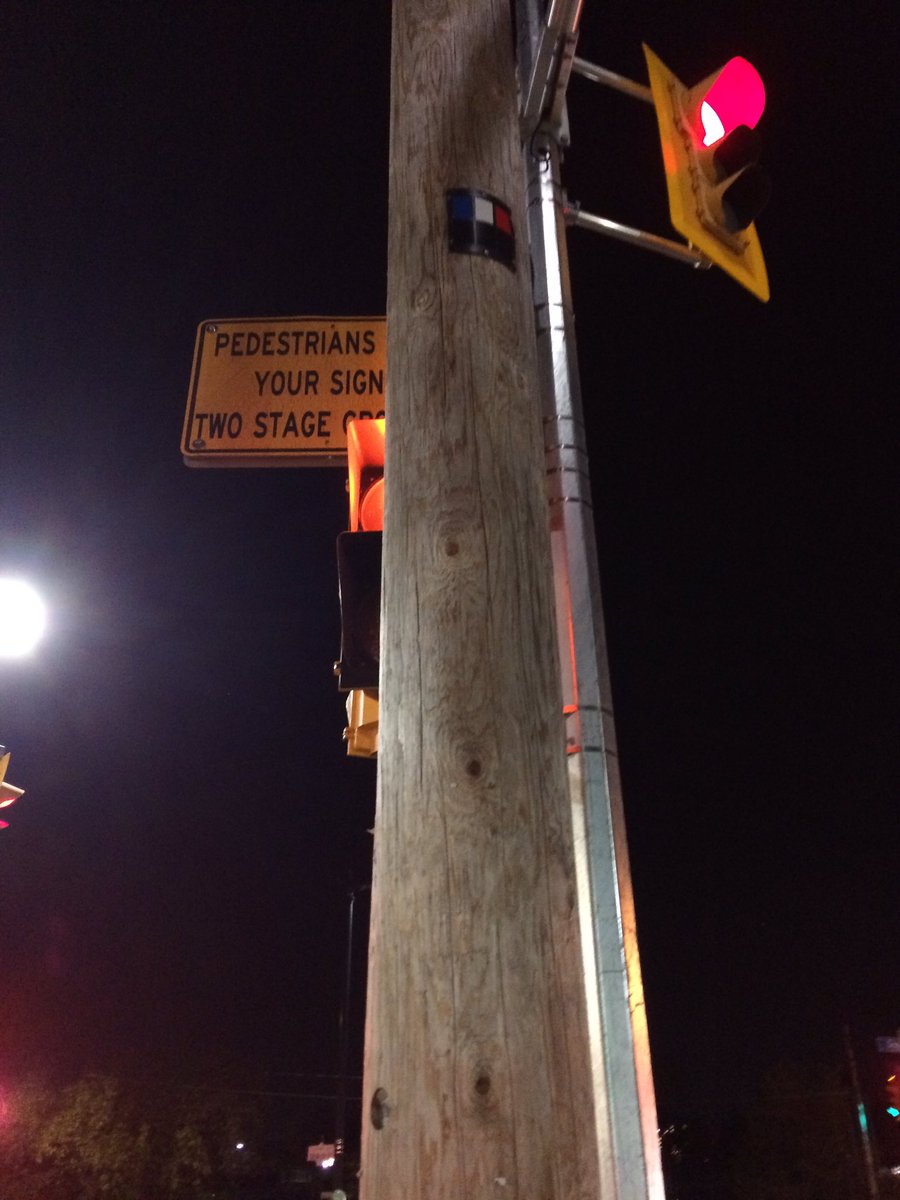 krunkwerke's tweet photo. This crosswalk is dangerous for pedestrians, @311Toronto. There’s a utility pole that blocks the view of the crossing signal, heading northeast from Annette to Dupont/Old Weston.

The crossing signal needs to be moved. https://t.co/3Puxdt7Cgn