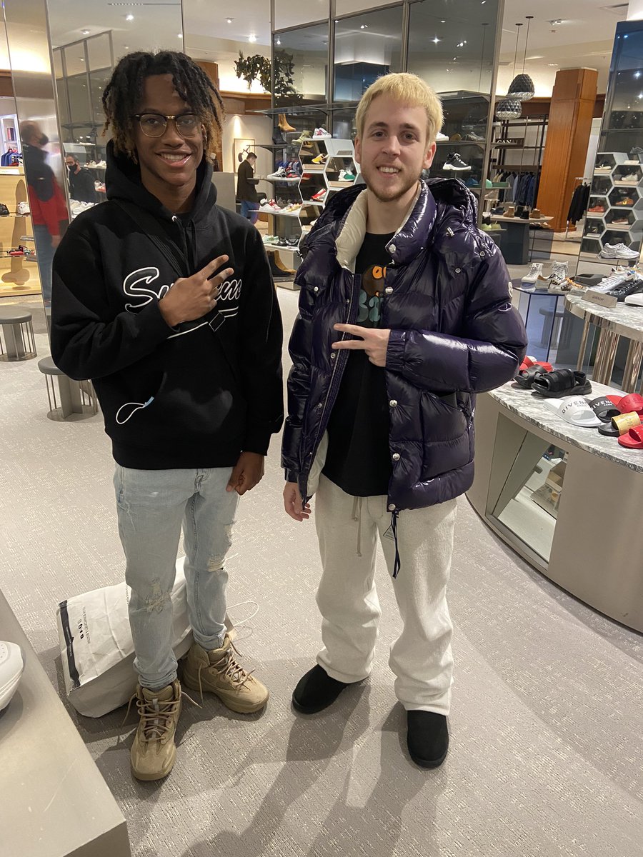 bigbuckzmanny's tweet photo. @taztaylor nd @nickmira just made my birthday, nick got a purple moncler on if ykyk😂💯 https://t.co/yBETC7Qhmo