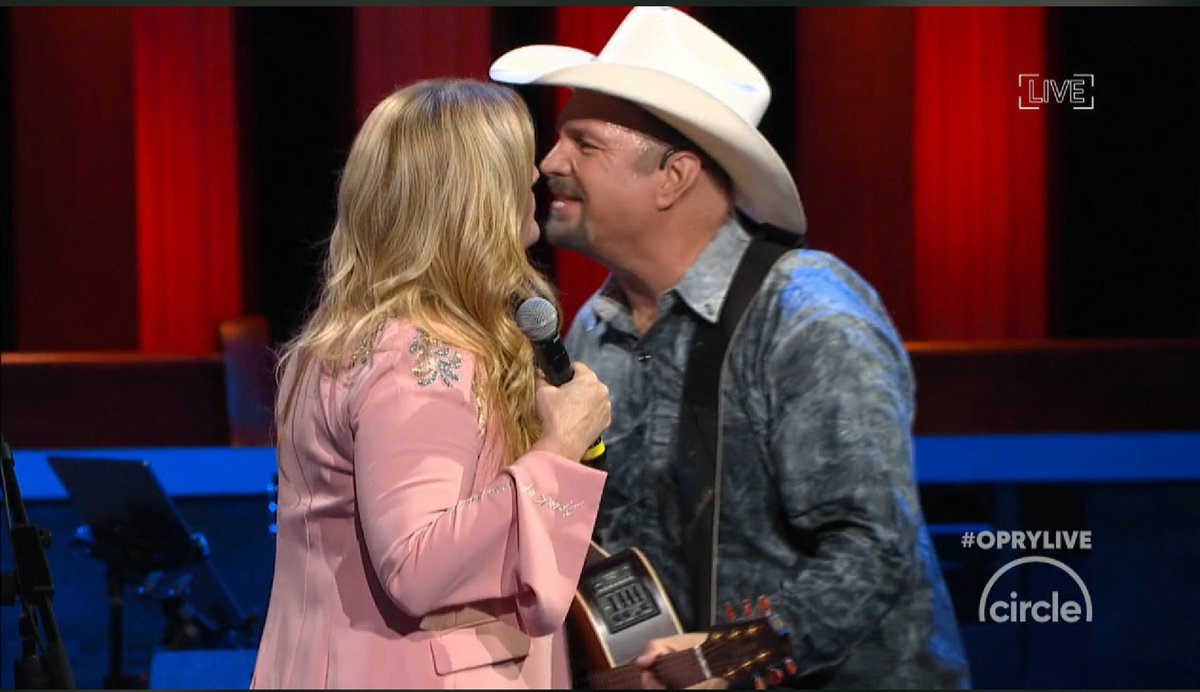 RitaKaye14's tweet photo. You know sometimes I think I take for granted all the love and unity @garthbrooks and @trishayearwood bring to the world. I feel very lucky to be a fan. #LoveOneAnother #UseItForGood #UnitedNotDivided #NoRoomForHate https://t.co/LrpBMoeZfJ