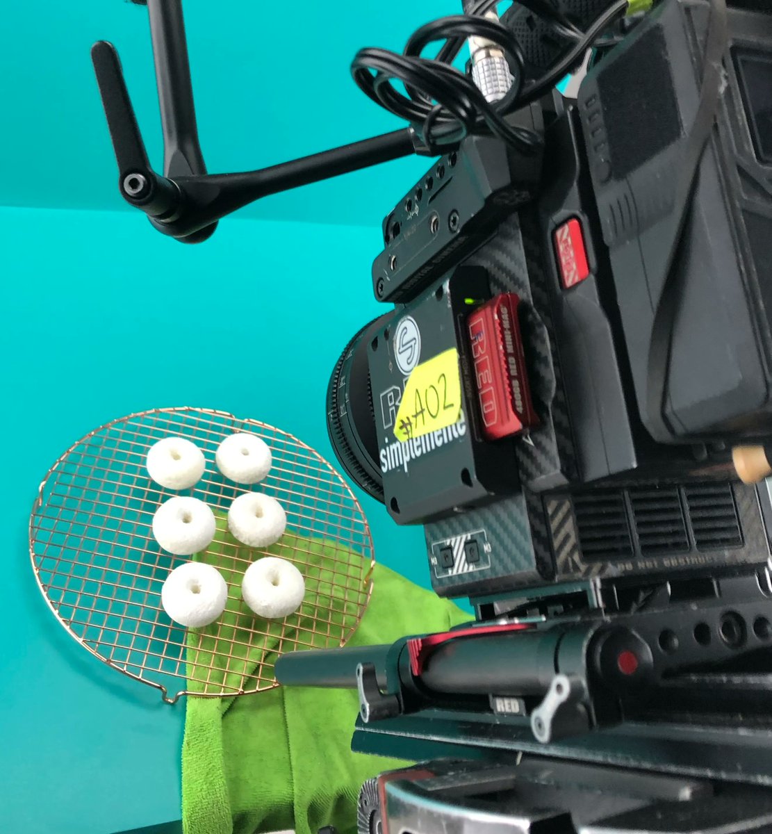 simplementeMX's tweet photo. Llamado con nuestra cámara @RED_Cinema Monstro 8K. Disponible para RENTAR.
#RentasSimplemente #redcamera #redmonstro #8k #produccion #producto #cameraman #comercial https://t.co/rzNMdjXFKU